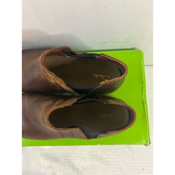 Clark’s ankle boots dark tan size animal size 10 elastic slip on - Picture 2 of 9